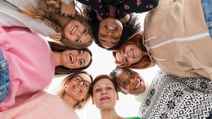 Liderança e união feminina: a força da diversidade e da colaboração entre mulheres na construção de um futuro mais inclusivo e inovador.